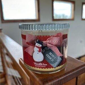 Bath and body works merry cookie 3 wick candle